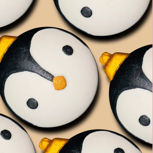 Penguin Bauble Bath Bomb XL